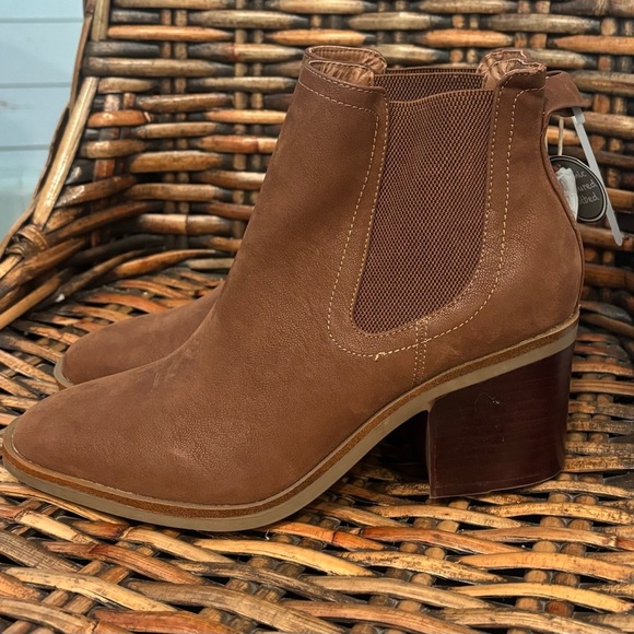 MIA NWT Brown Chelsea Ankle Boots with Elastic Panels - Picture 1 of 6